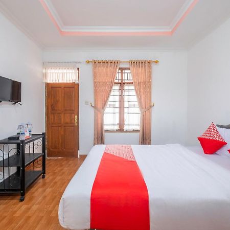Capital O 1541 Puri Cikole Asri Ξενοδοχείο Lembang Εξωτερικό φωτογραφία